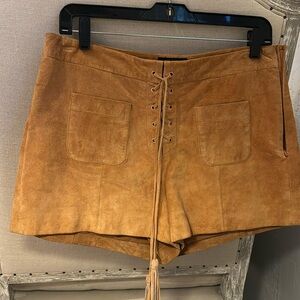 Intermix suede side zip flat front shorts, size 6